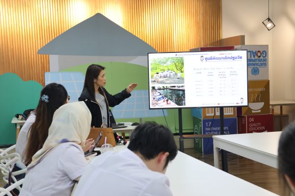 ทีมแพทย์ประจำบ้านชั้นปีที่ 2 งานกุมารเวชศาสตร์สังคม สถาบันสุขภาพเด็กแห่งชาติมหาราชินี ศึกษาดูงาน มุ่งเน้นการดูแลสุขภาพเด็กแบบองค์รวม ณ สถาบันแห่งชาติเพื่อการพัฒนาเด็กและครอบครัว มหาวิทยาลัยมหิดล