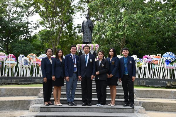 พิธีวางพวงมาลาถวายราชสักการะ พระราชานุสาวรีย์ สมเด็จพระมหิตลาธิเบศร อดุลยเดชวิกรม พระบรมราชชนก เนื่องใน “วันมหิดล”